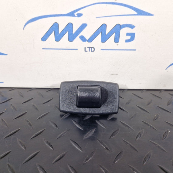 19-ON MERCEDES BENZ B CLASS W247 SUN VISOR CLIP FIXING BRACKET A1668100012