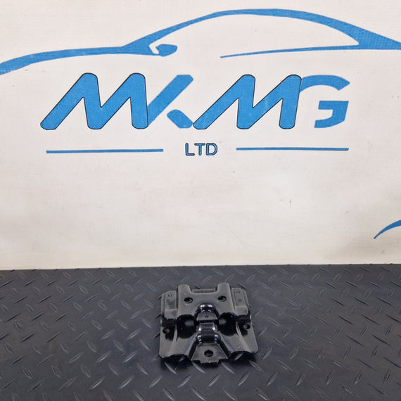 10-18 AUDI A7 4G S-LINE REAR BOOT LUGGAGE COMPARTMENT TIE MOUNTING EYE 4G8813384