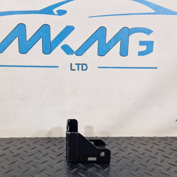 14-21 MERCEDES BENZ W205 FRONT LEFT ANGLE BRACKET MOUNT A2056260112