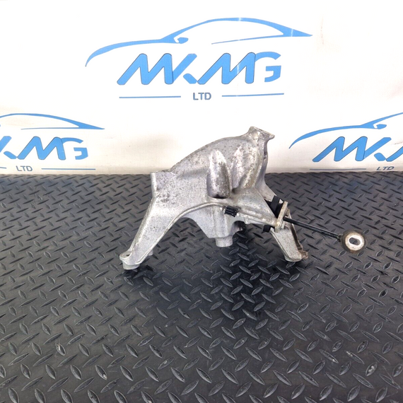 16-19 AUDI A4 B9 GENUINE LEFT N/S ENGINE MOUNT BRACKET 4M0199307AD