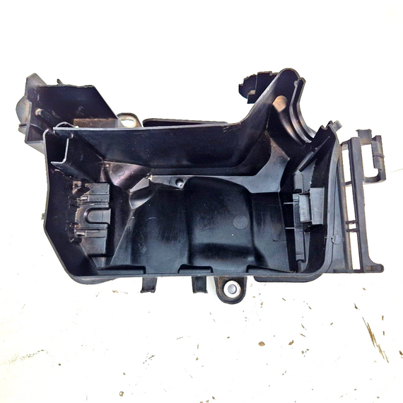 2014 MERCEDES-BENZ C117 W176 FUSE BOX A2465400024