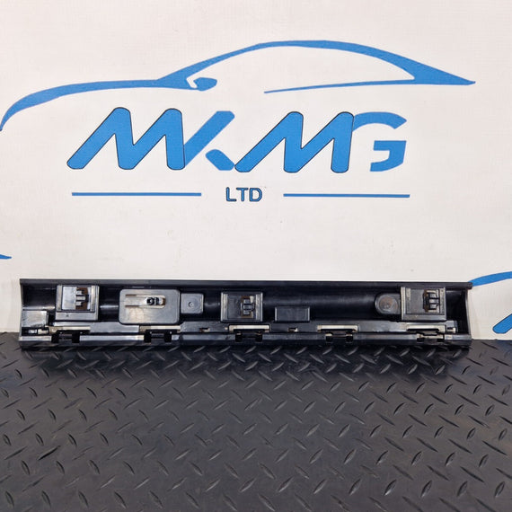 16-22 BMW X1 F48 Front Right Sideskirt Bracket 7332330