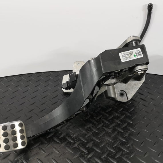 MERCEDES A-CLASS W177 V177 1.3 PETROL GENUINE CLUTCH PEDAL A1772901300 *B110