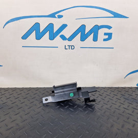 14-21 MERCEDES BENZ C220d W205 REAR RIGHT N/S LUGGAGE ROLLER BRACKET A2058605400