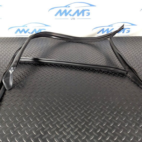 10-17 AUDI A8 4H GENUINE FRONT LEFT DOOR SEAL RUBBER 4H0837439