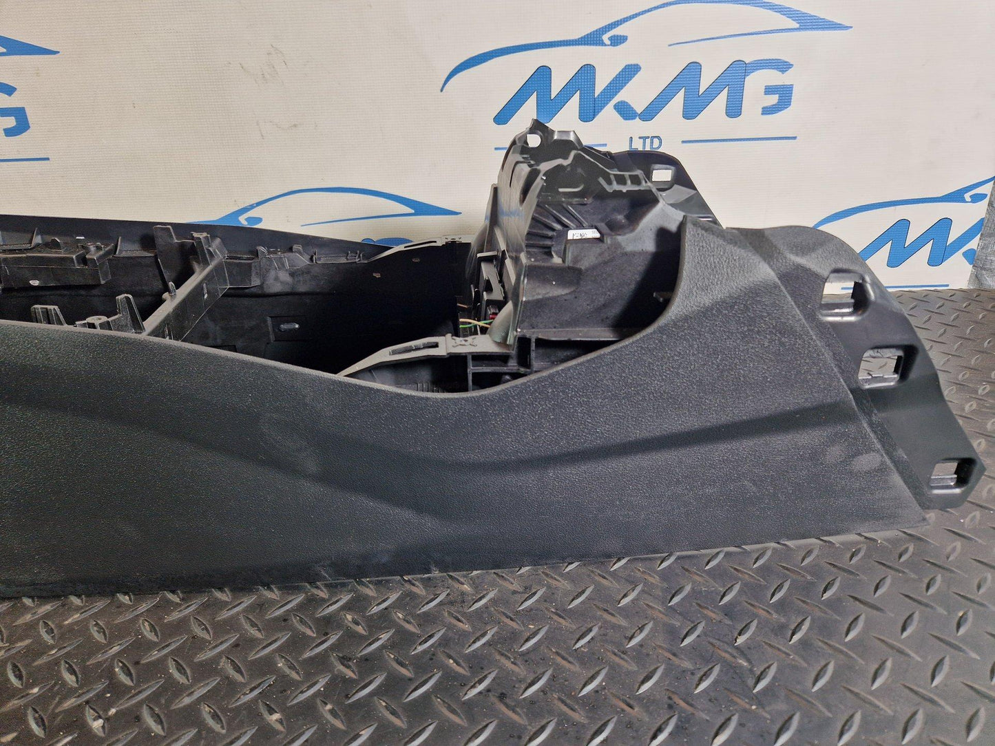 BMW 118i F40 Center Console Assembly & Armrest