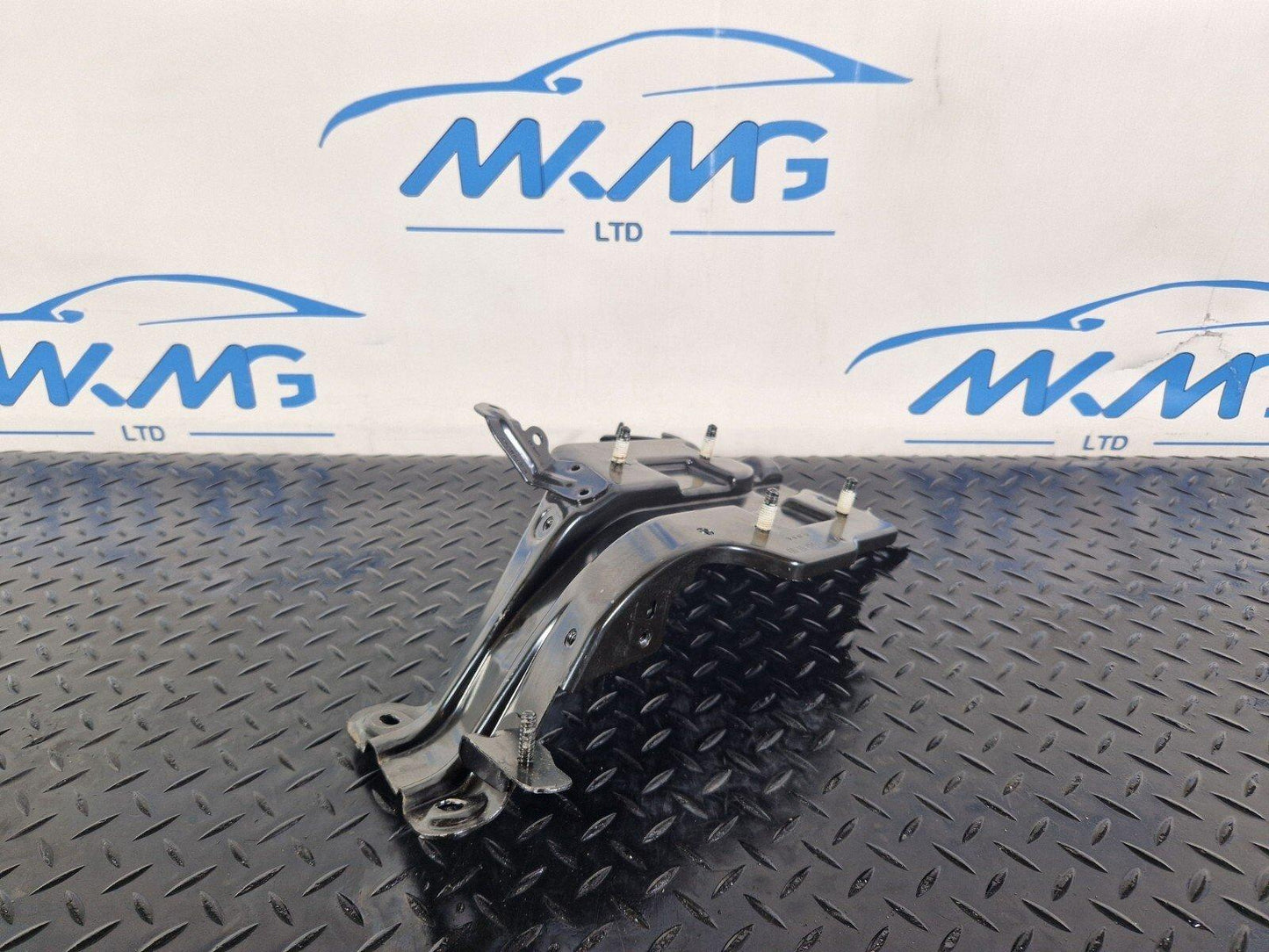 19-ON MERCEDES BENZ CLA C118 ENGINE BAY SUPPORT BRACKET A2475450700