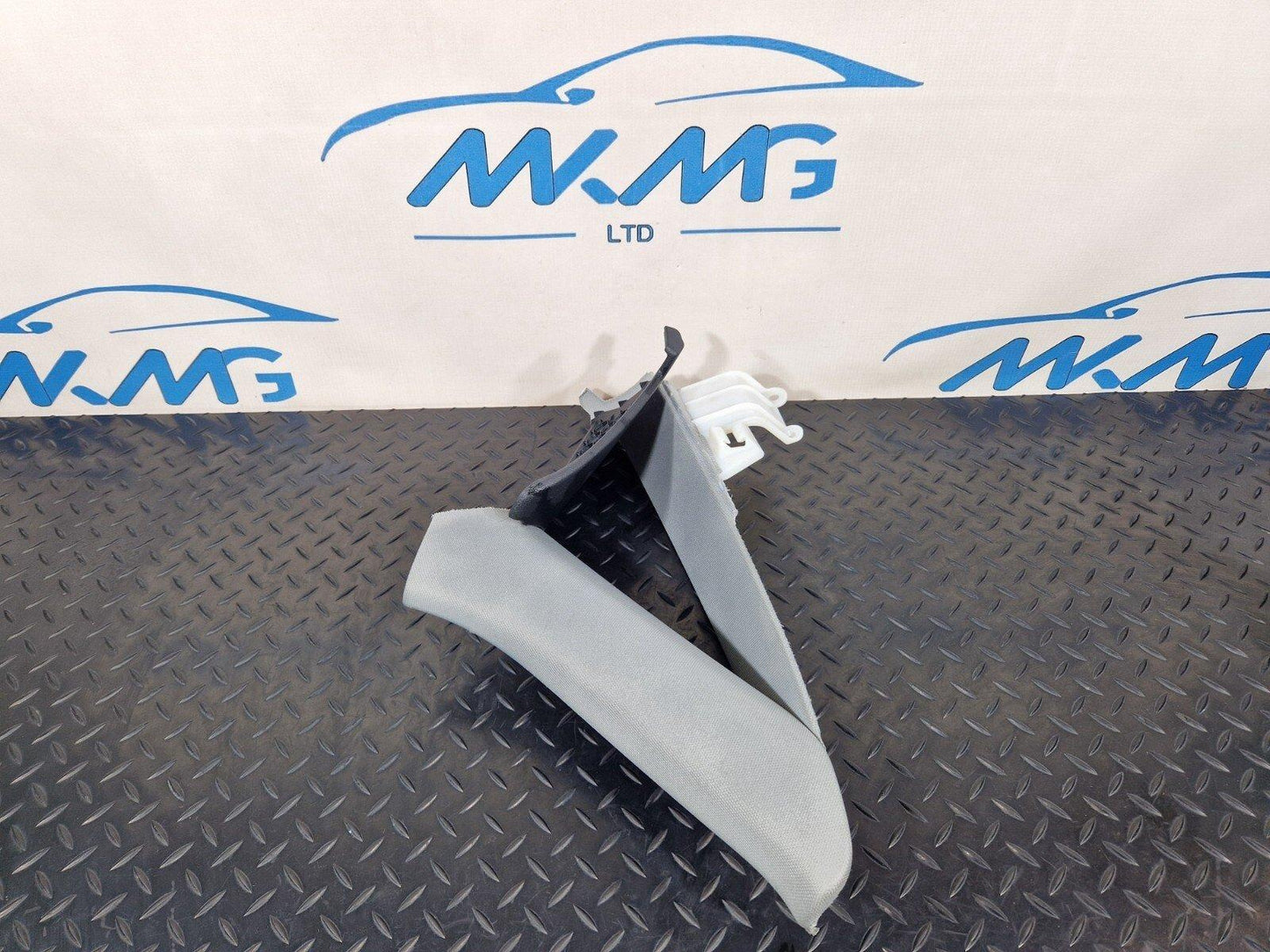16-19 AUDI A4 B9 REAR LEFT PASSENGER SIDE C-PILLAR 8W5867287