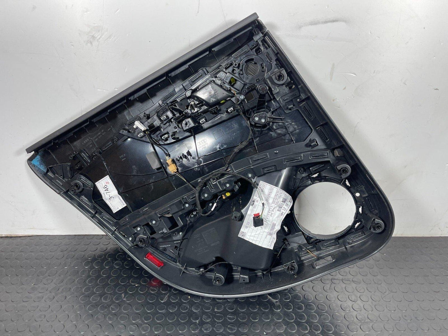 16-19 AUDI A4 B9 ESTATE GENUINE REAR RIGHT DRIVER SIDE DOOR PANEL IN BLACK