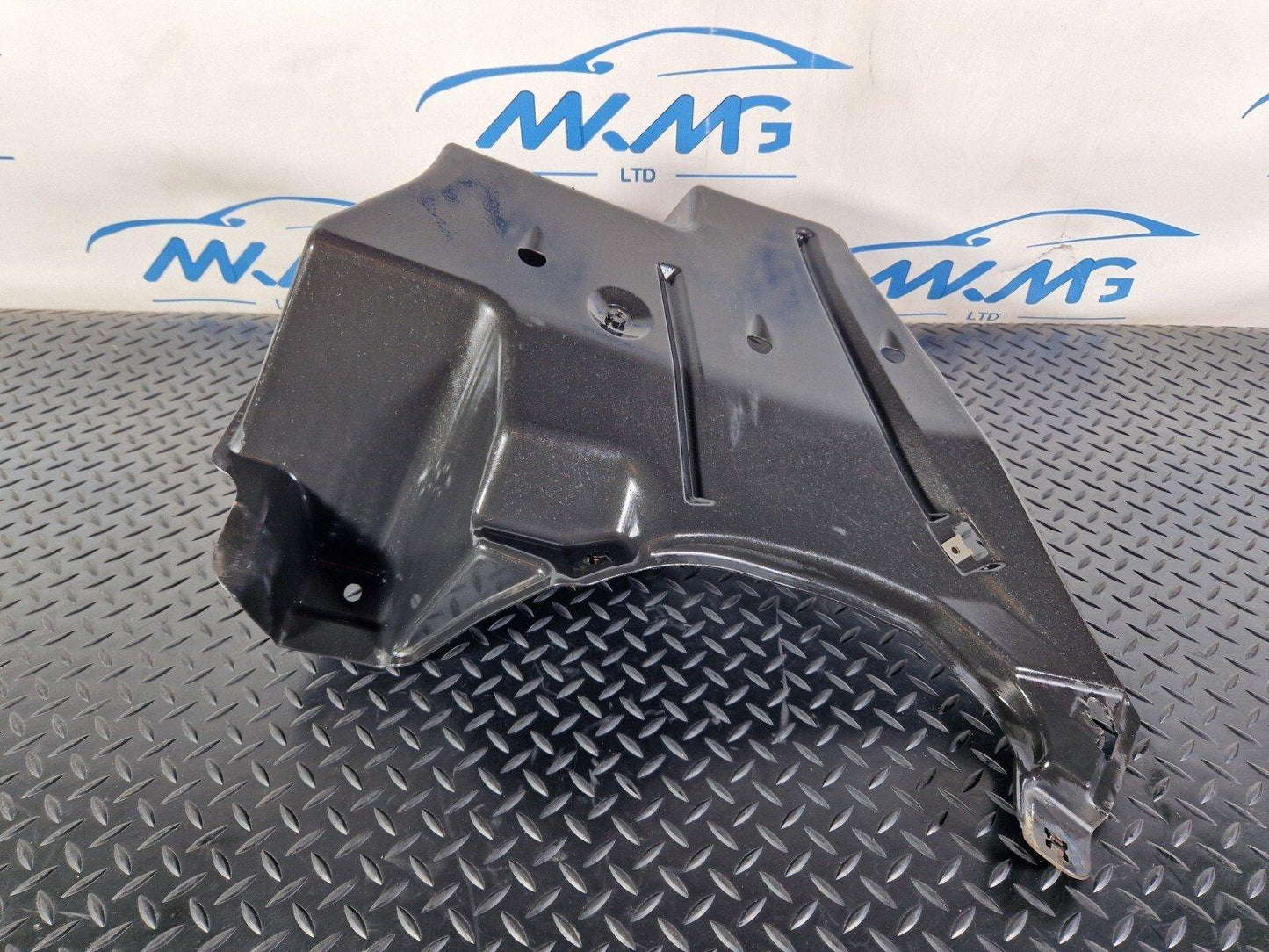 12-18 AUDI A6 C7 REAR RIGHT SIDE UNDERBODY UNDERTRAY COVER 4G0825219B