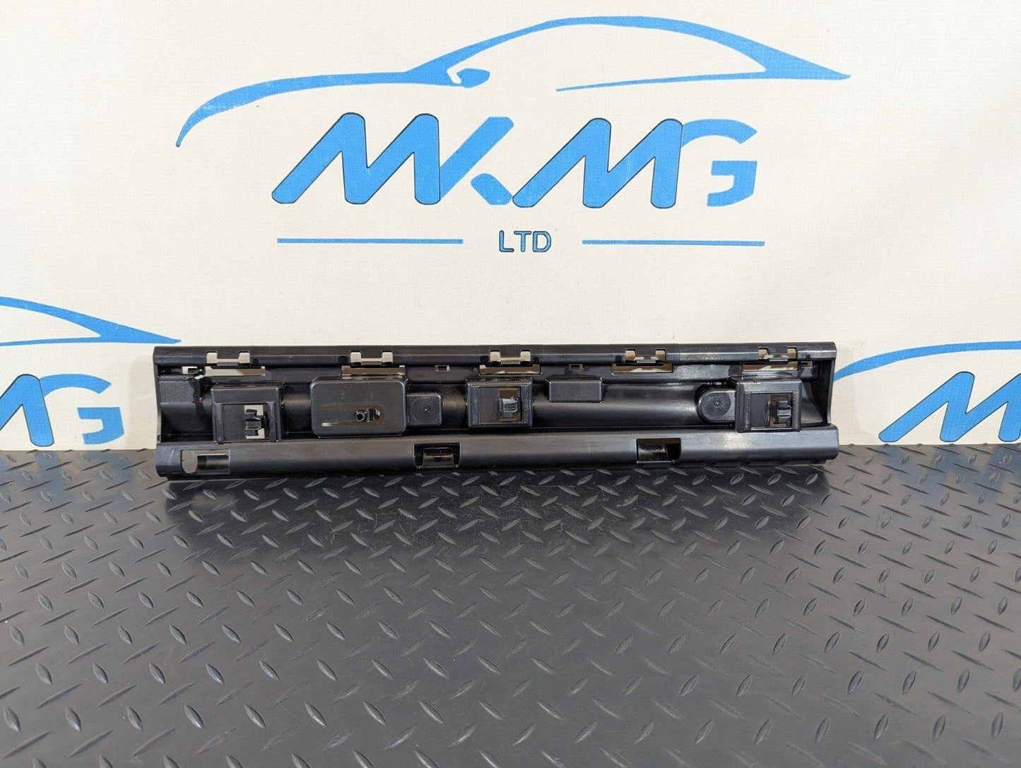 16-22 BMW X1 F48 SIDE SKIRT MOUNTING BRACKET CENTRE MIDDLE RIGHT SIDE 7332329
