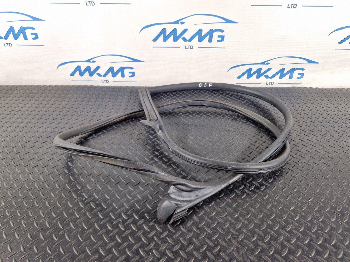 17-24 AUDI S5 F5 COUPE GENUINE O/S/F FRONT RIGHT SIDE DOOR SEAL RUBBER 8W6831708