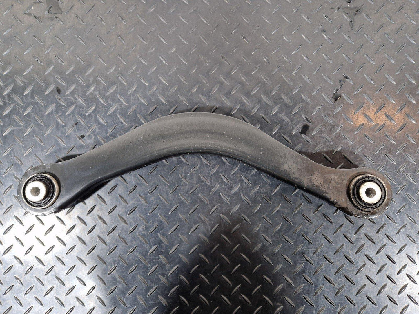 16-19 AUDI A4 B9 GENUINE REAR LEFT CONTROL ARM 8W0505371B