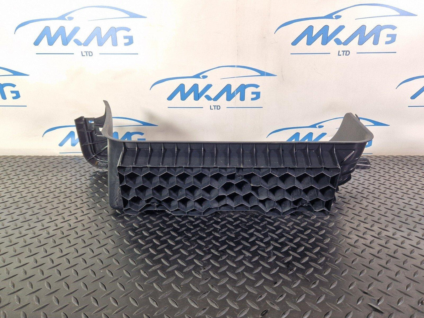 18-ON MERCEDES BENZ SPRINTER W907 W910 SIDE STEP TRIM LEFT SIDE A9106860100