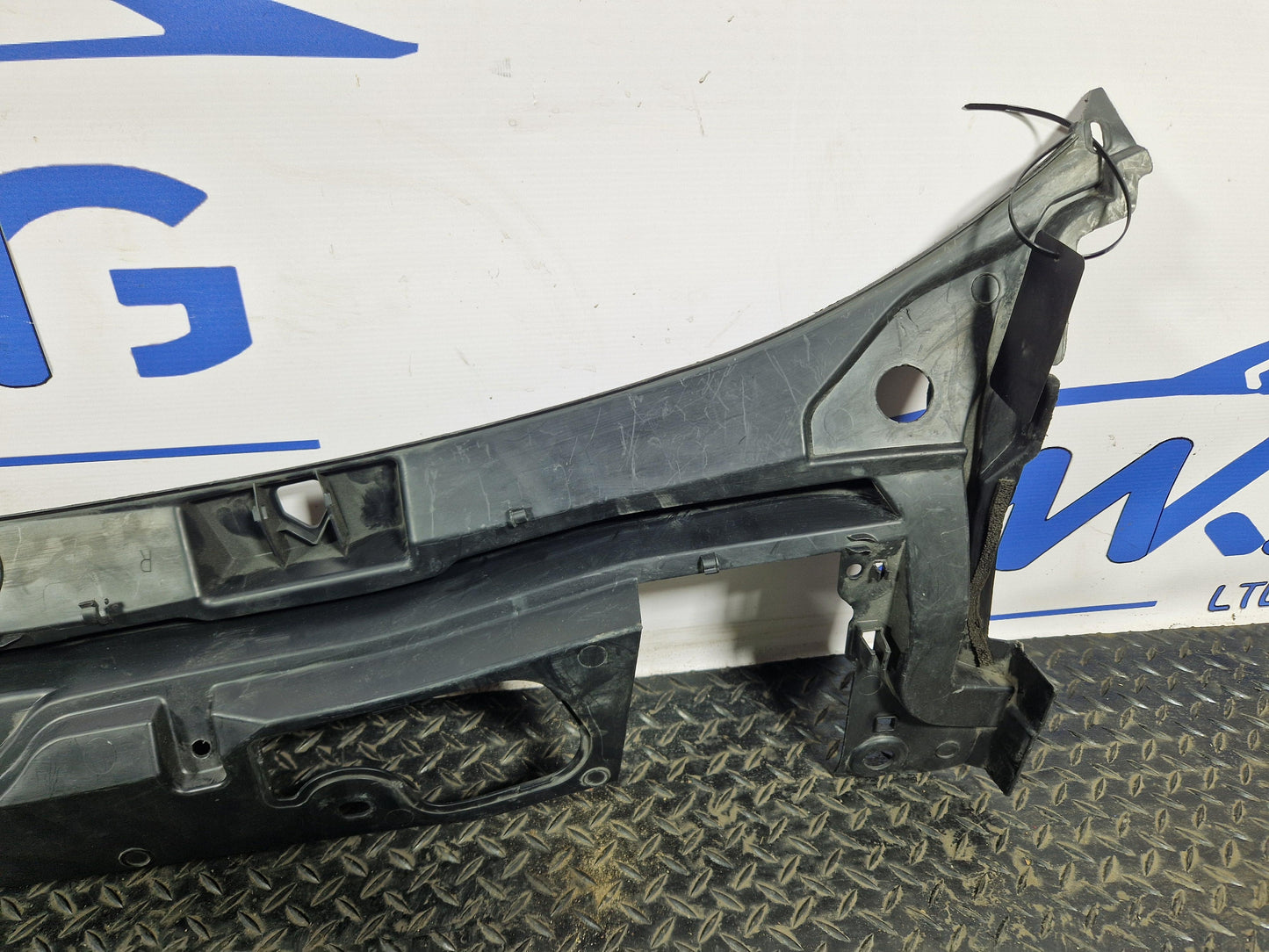 2019-ON LAND ROVER DISCOVERY L550 LCI WINDSCREEN SCUTTLE PANEL LK72-4105-A