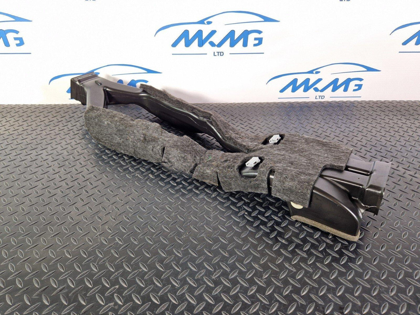 15-18 AUDI A7 4G CENTRE REAR VENTS AIR DUCTING CHANNEL 4G0857039