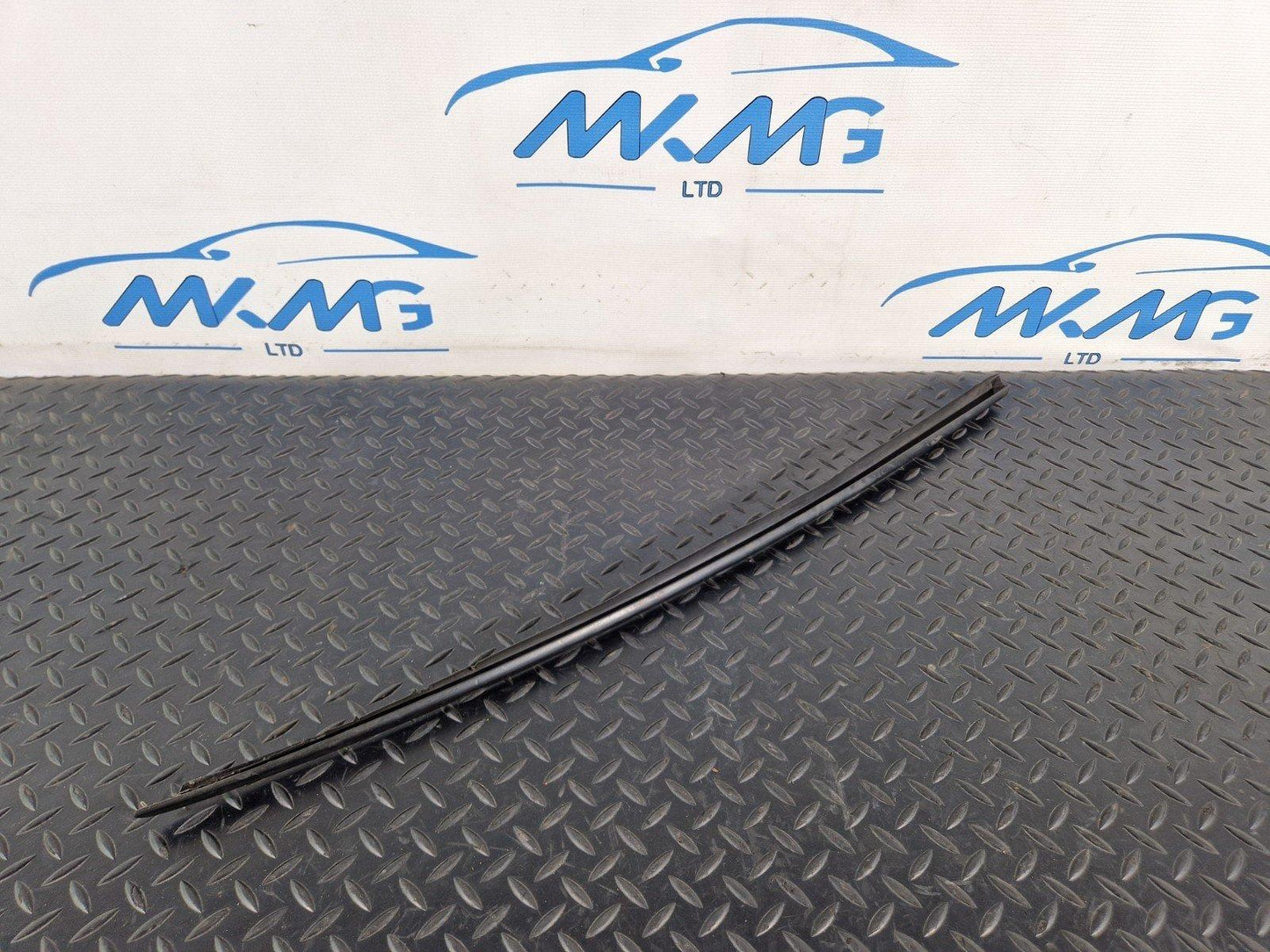 12-18 AUDI A6 C7 GENUINE O/S RIGHT WINDSHIELD VERTICAL TRIM 4G0854328A