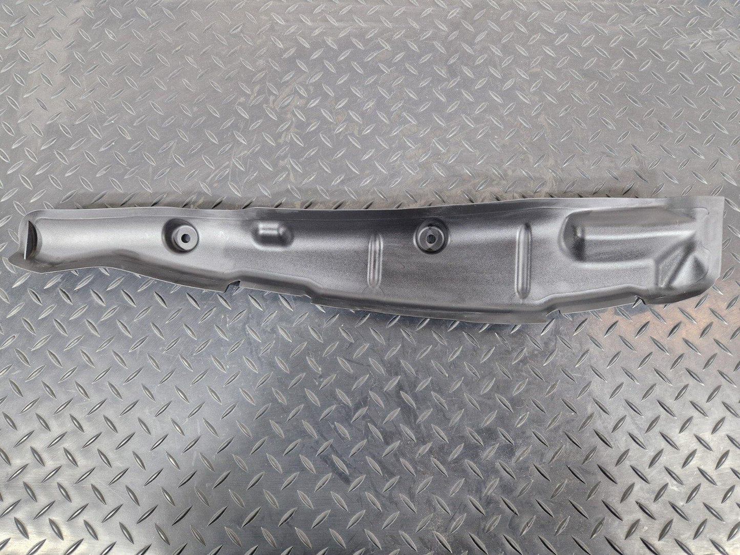 16-19 AUDI A4 AVANT B9 S-LINE FRONT RIGHT WING FILLER INSULATOR 8W0821112