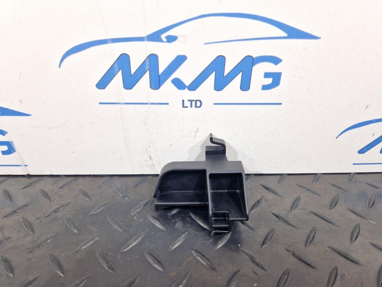 14-21 MERCEDES-BENZ C250D W205 GENUINE AIR DUCT UPPER SEAL BRACKET A2058314700