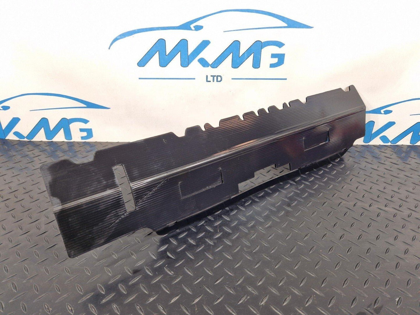 18-ON MERCEDES SPRINTER W907 W910 AIR DUCT COVER A9105050200