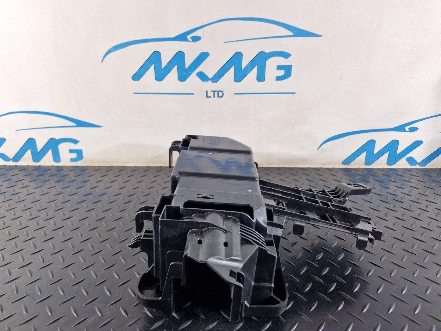 16-19 MERCEDES BENZ GLE W166 GENUINE FUSE BOX A1665410140