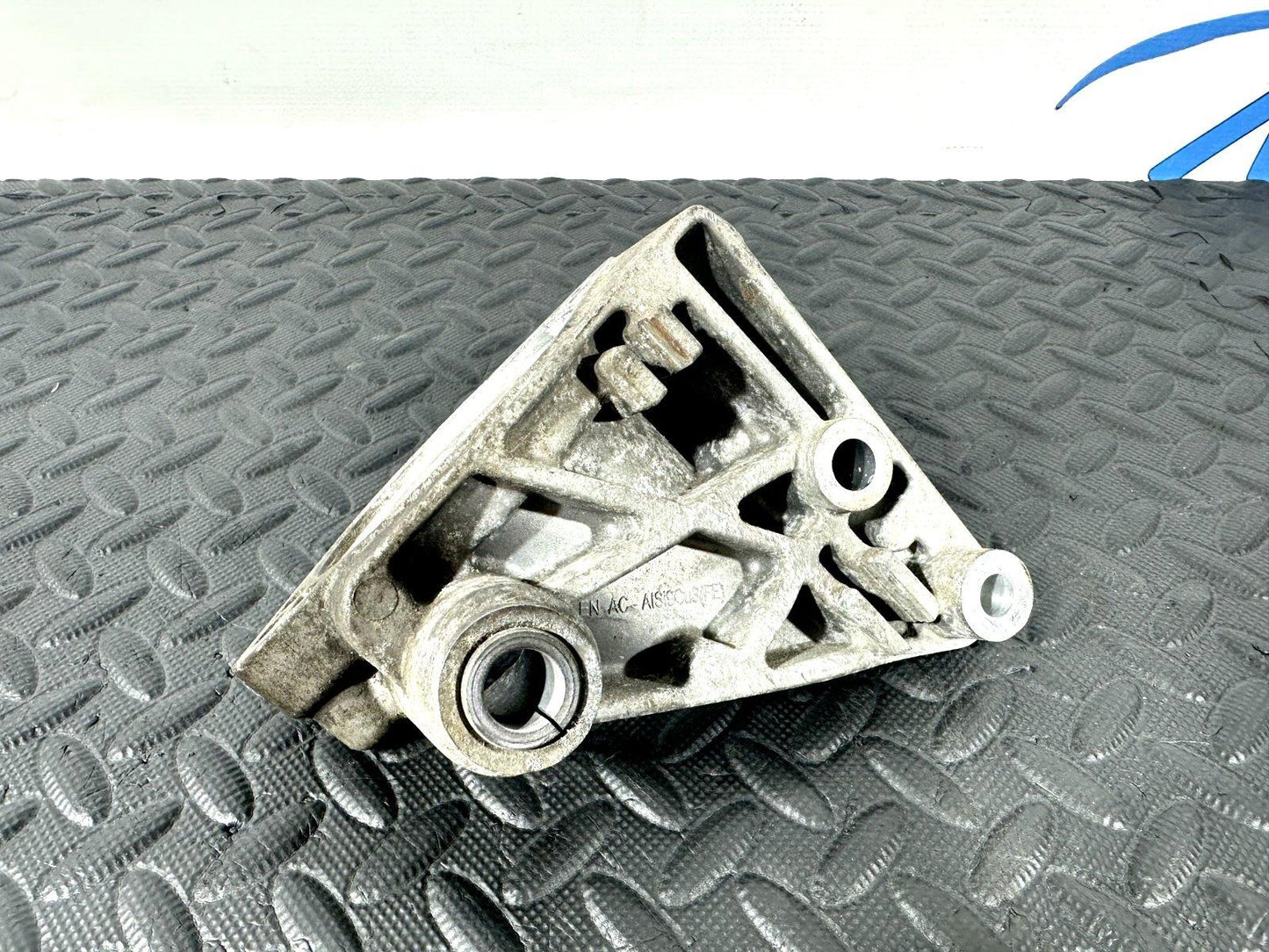 12-18 MERCEDES A-CLASS W176 1.5 GENUINE RIGHT SIDE DRIVESHAFT MOUNT A6072050201