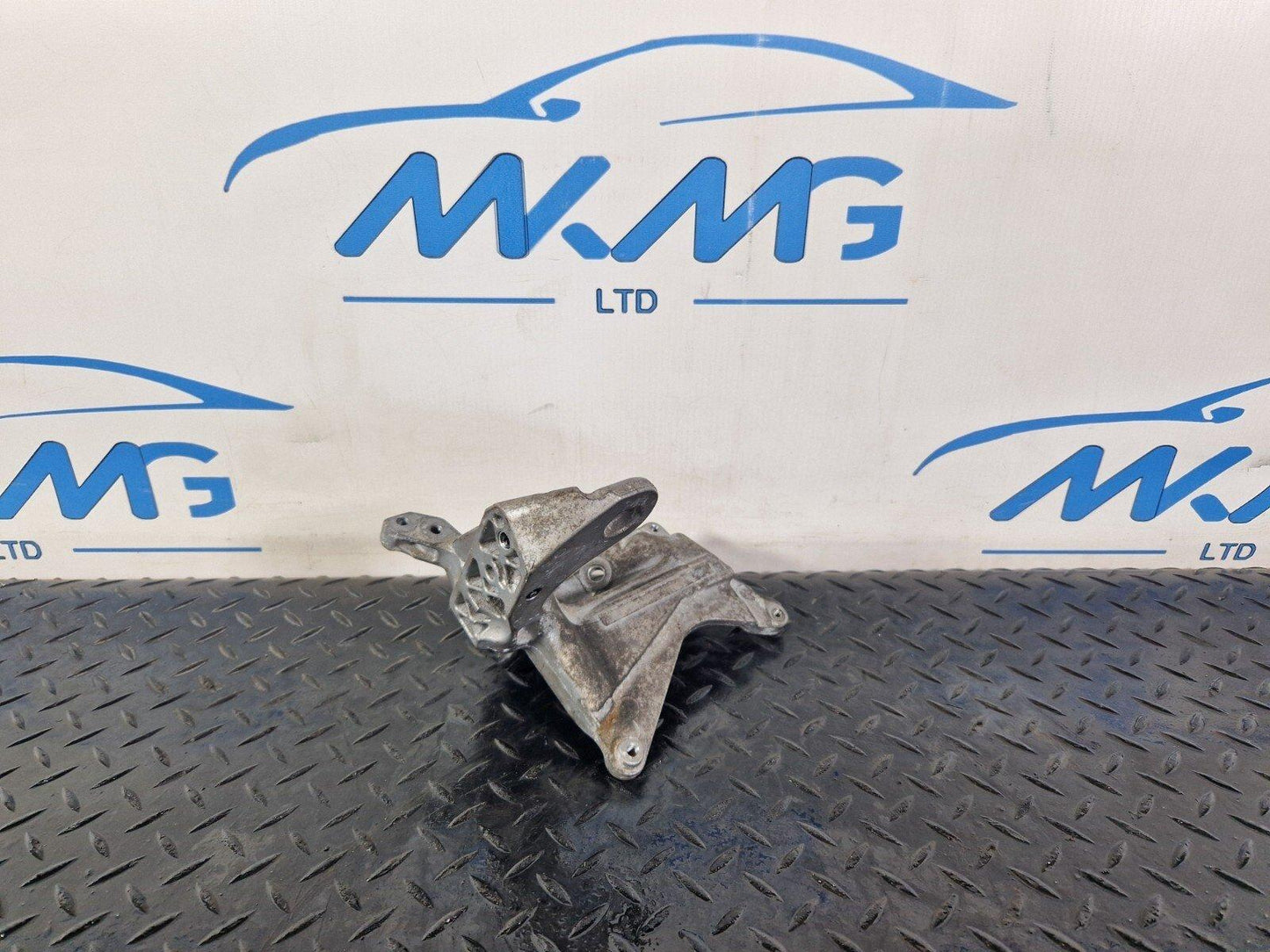 19-ON MERCEDES BENZ B CLASS W247 GENUINE ENGINE HOLDER MOUNT A6542241000