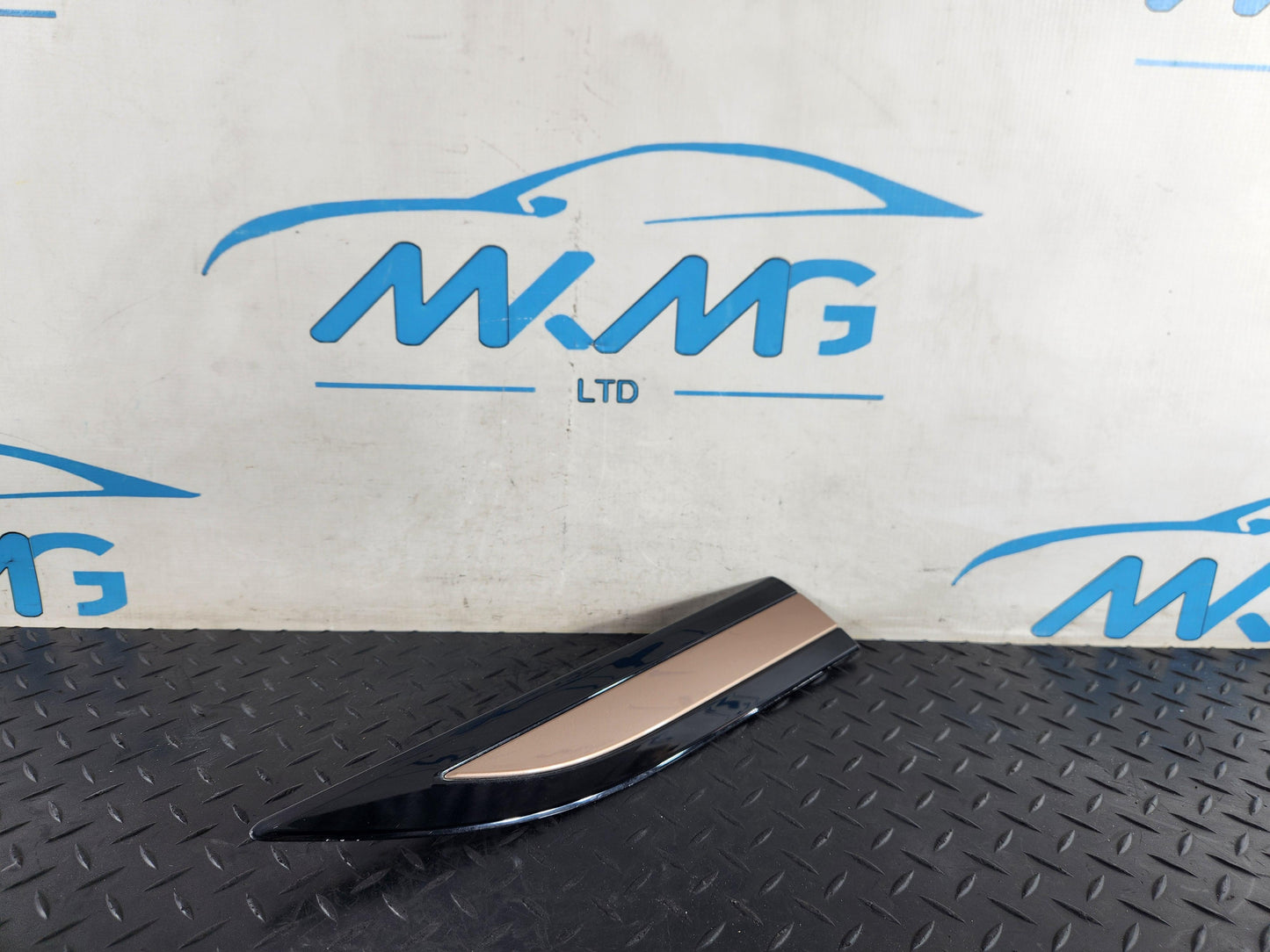 Land Rover Range Rover Evoque SUV Front Right Fender Trim Damaged K8D229426AB