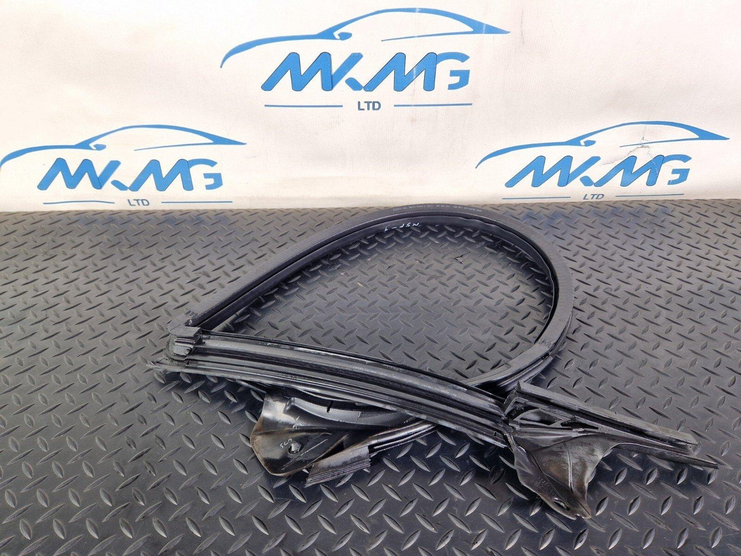 10-18 AUDI A7 4G FRONT LEFT GASKET STRIP DOOR RUBBER WEATHER SEAL 4G8845353