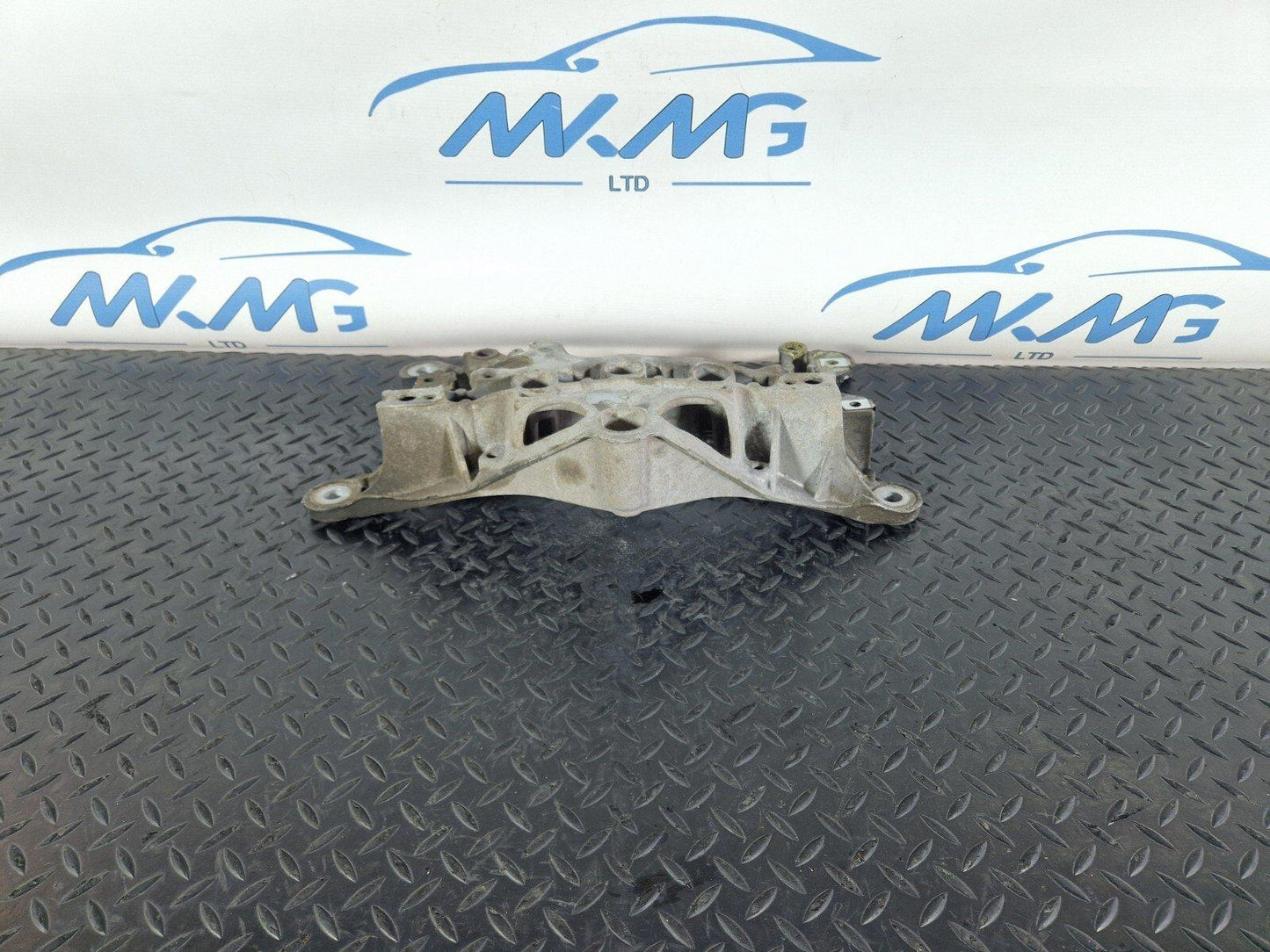 16-19 AUDI A4 B9 GENUINE OEM MANUAL GEARBOX TRANSMISSION BRACKET 8W0399262AD