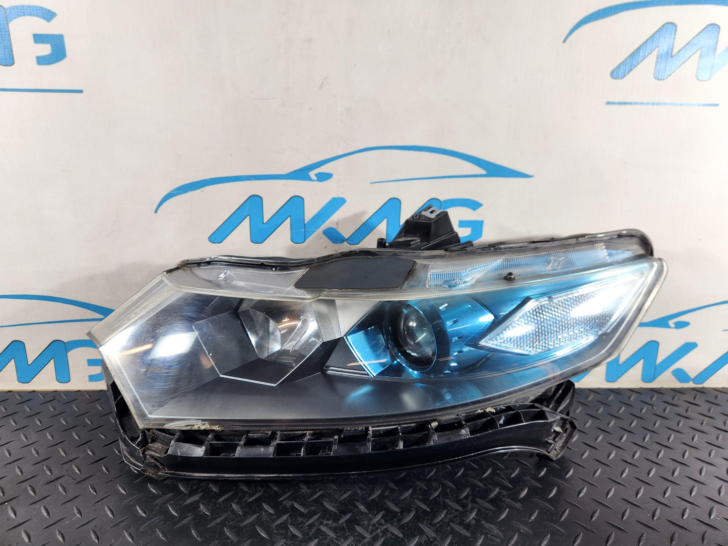 Honda Civic FN Hatchback Front Left Passenger Side Headlight *Damaged* 100-22877