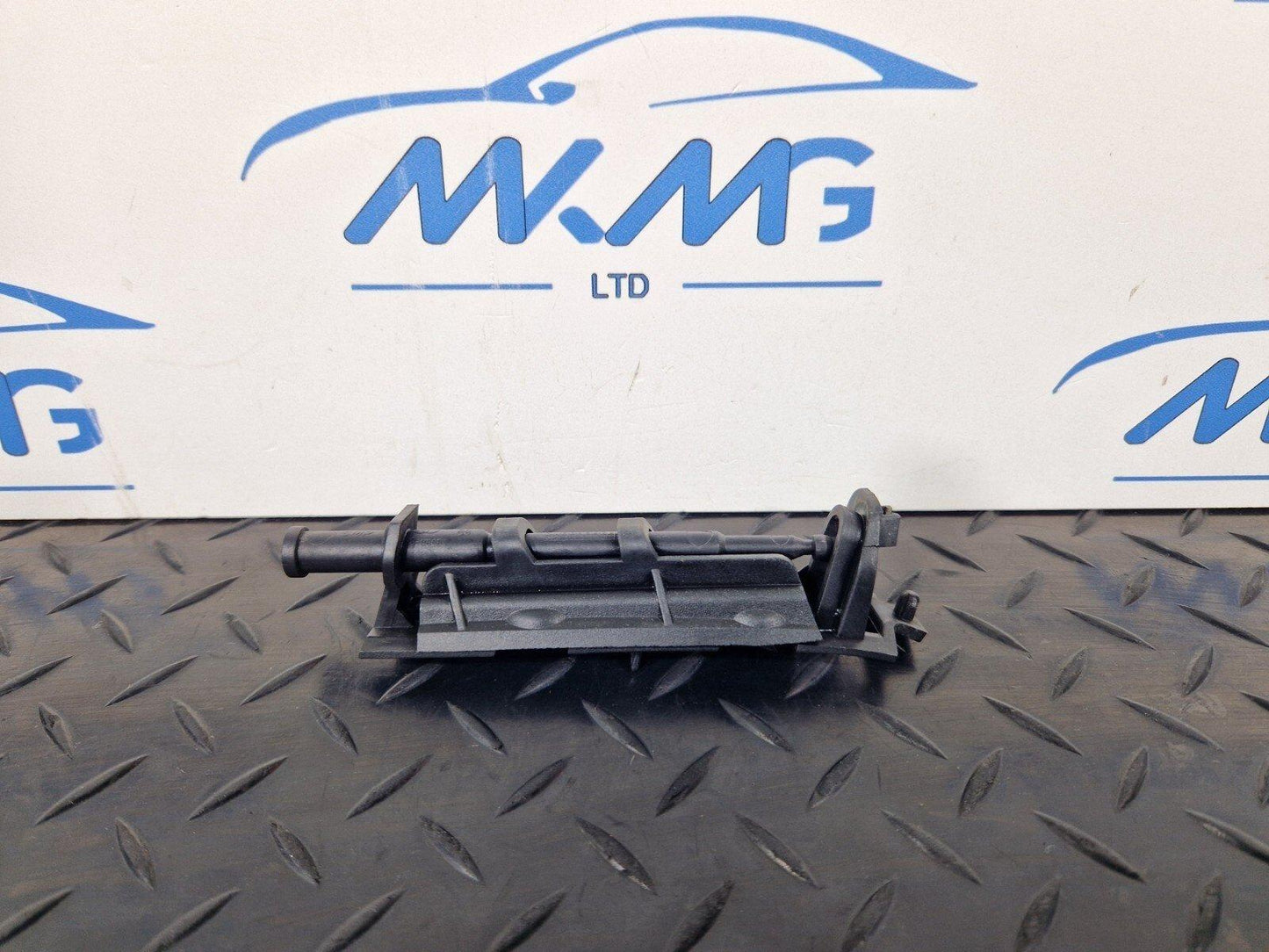 16-19 AUDI A4 B9 S-LINE REAR BUMPER BRACKET GUIDE LEFT PASSENGER SIDE 8W5807889