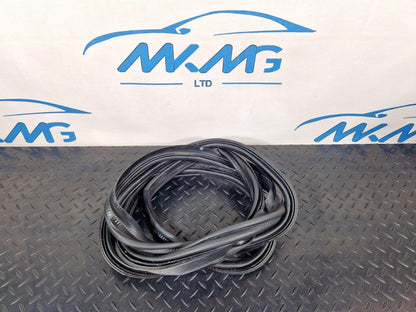 16-19 AUDI A4 B9 SALOON GENUINE TAILGATE BOOT LID RUBBER SEAL 8W5827705C