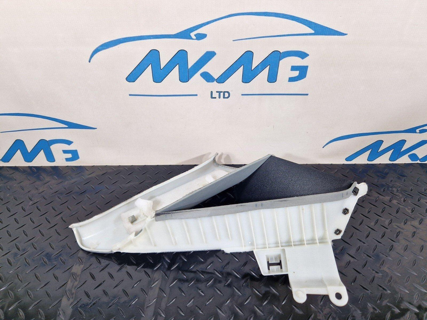 16-19 AUDI A4 B9 SALOON GENUINE REAR RIGHT C-PILLAR TRIM 8W5867288