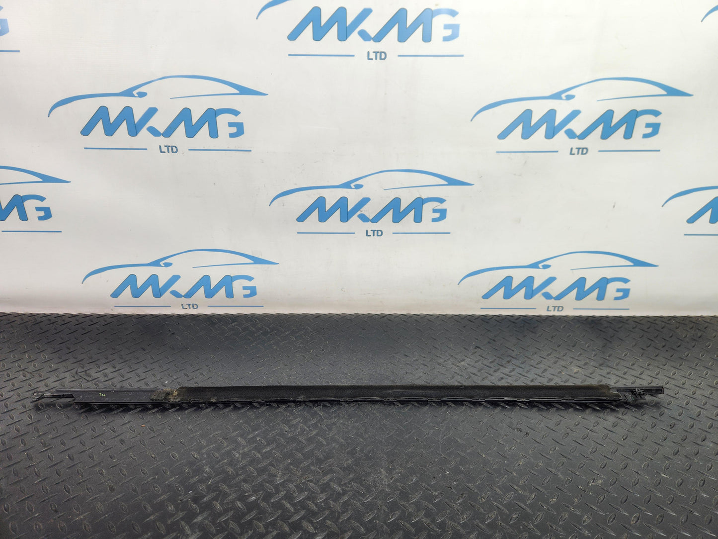 Land Rover Range Rover Evoque Front Right Outer Window Trim Strip K8D2201A38A