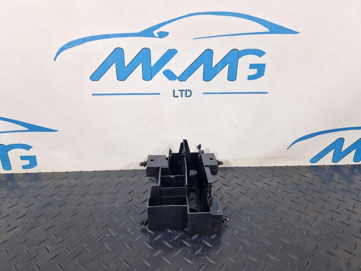 18-ON MERCEDES BENZ SPRINTER W907 GENUINE TRIM A9105450900