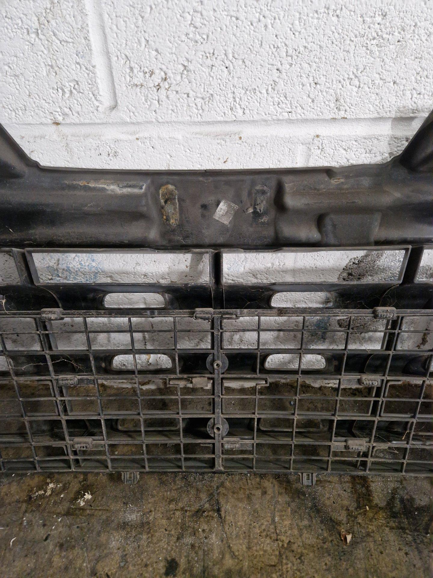 Renault Master MK3 (Ph1) (X62) Cargo Van Genuine Front Bumper Grille