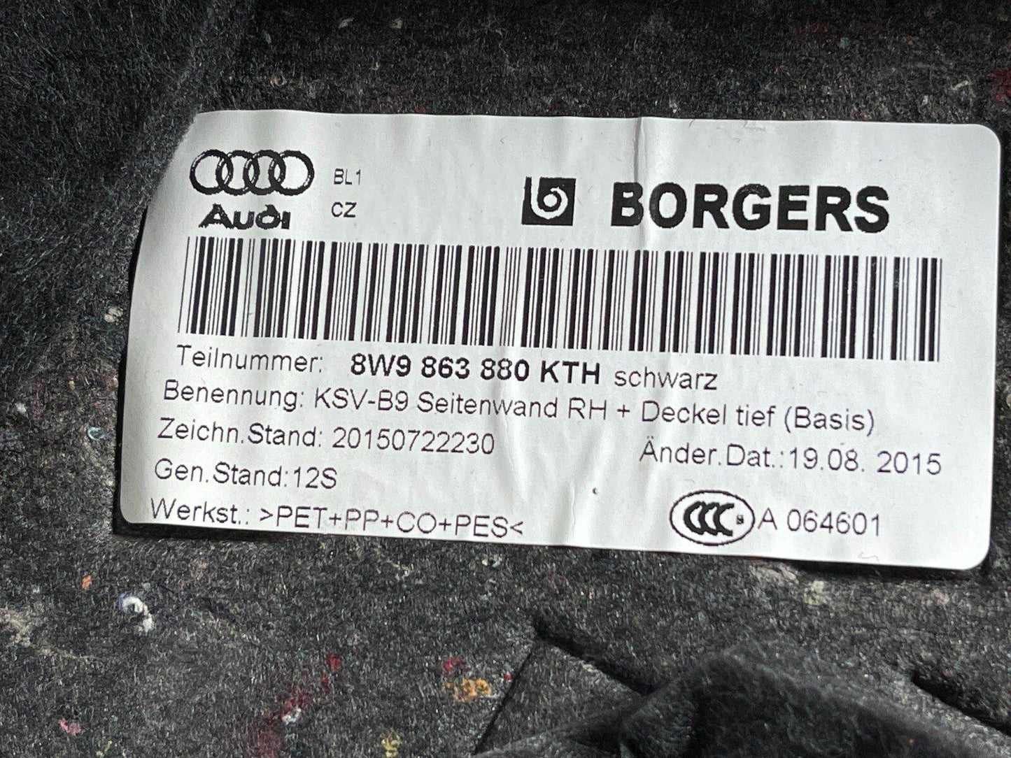 16-19 AUDI A4 B9 STATE GENUINE REAR RIGHT DRIVER SIDE BOOT TRIM PANEL 8W9863880