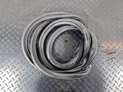 12-18 AUDI A6 C7 REAR LEFT DOOR RUBBER SEAL FITS BOTH LEFT OR RIGHT 4G5833721A