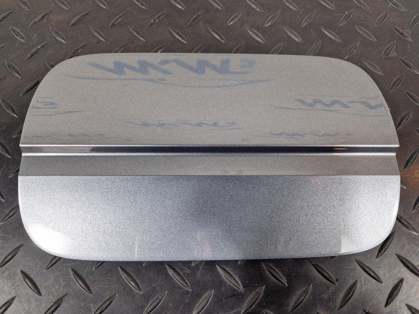 16-19 AUDI A4 B9 GENUINE FUEL DOOR FLAP IN GREY X7R 8W0809907