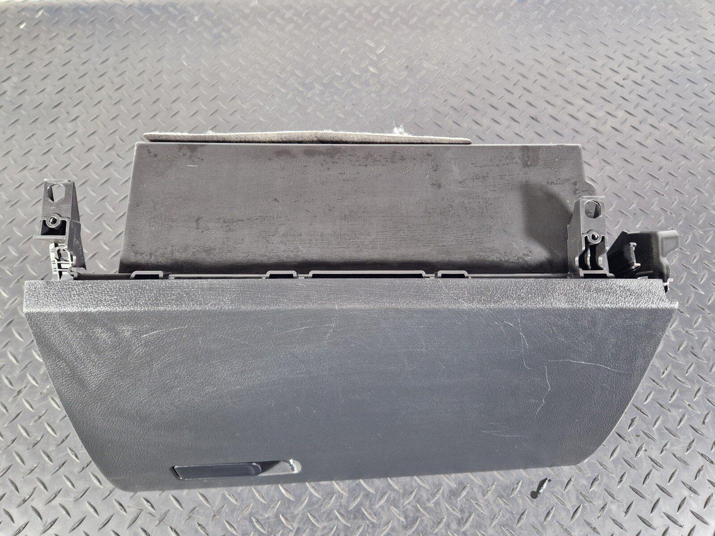 19-ON MERCEDES BENZ CLA C118 STORAGE COMPARTMENT GLOVEBOX A1776803800