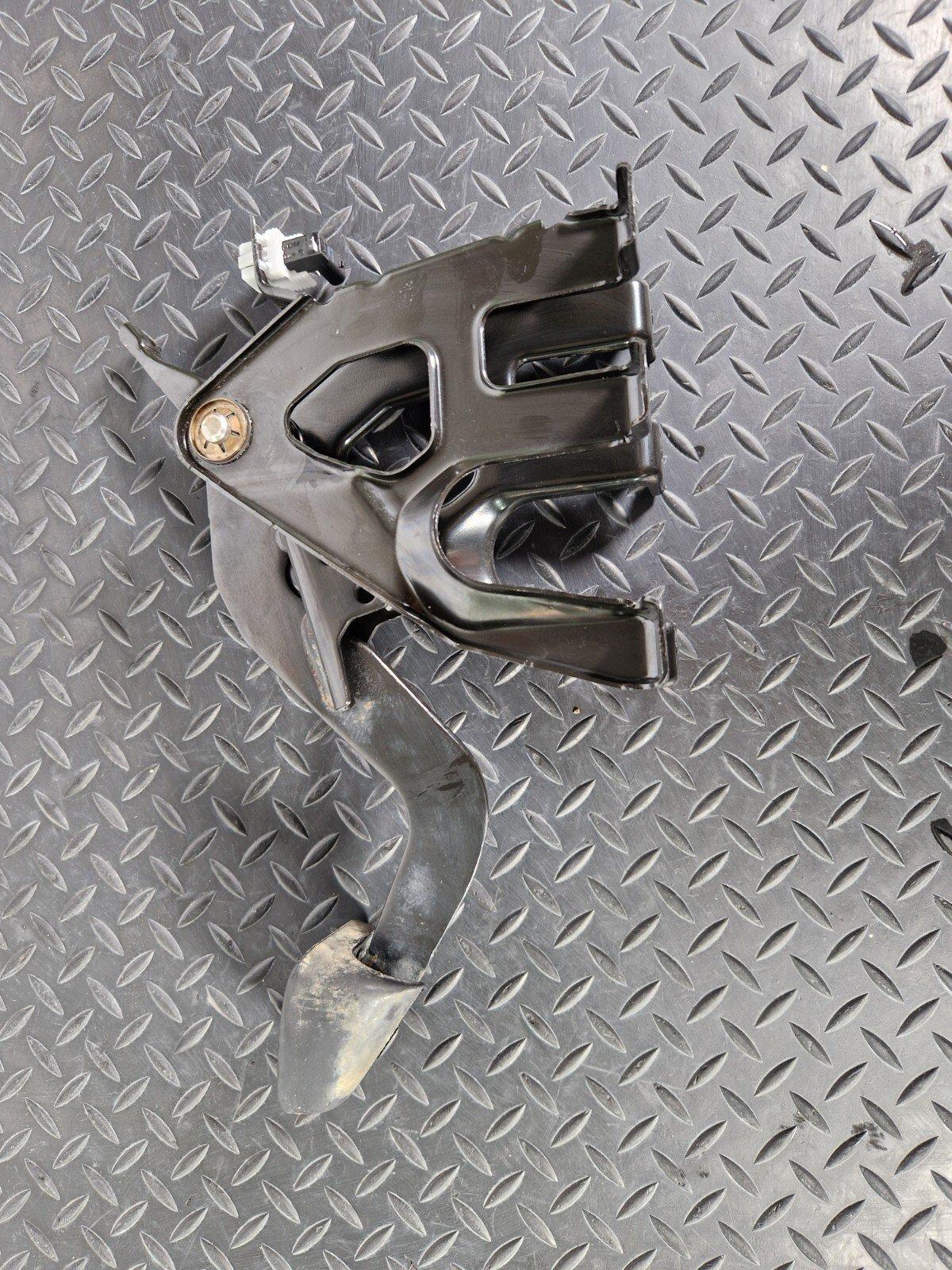 18-ON MERCEDES BENZ SPRINTER W907 W910 BRAKE PEDAL ASSEMBLY A9102900000
