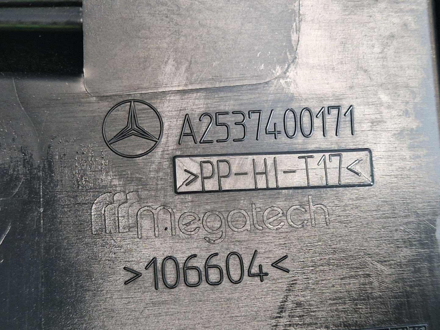 16-22 MERCEDES BENZ GLC X253 REAR LEFT N/S SIDE TAILGATE TRIM COVER A2537400171