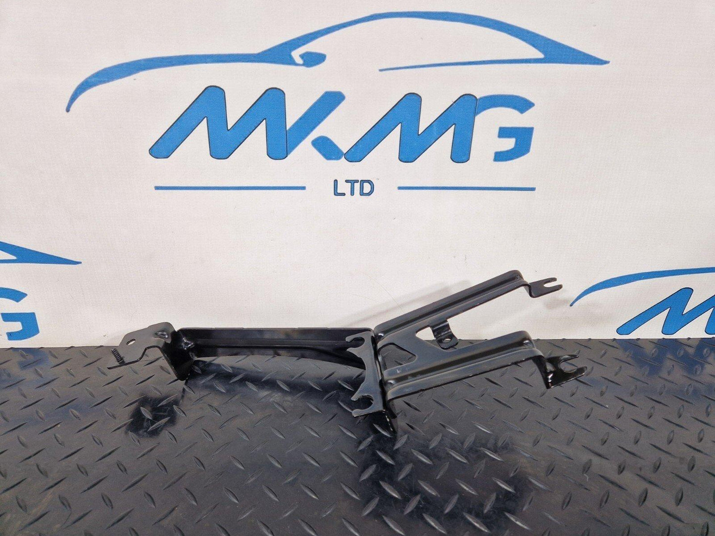 18-ON MERCEDES BENZ A CLASS W177 ABS PUMP MOUNT BRACKET SUPPORT A1774303400