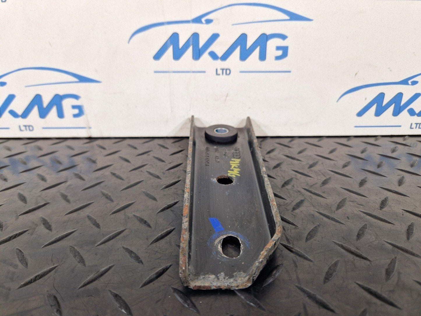 10-17 AUDI A8 4H FUEL TANK RETAINING PLATE BRACKET 4H0201691A