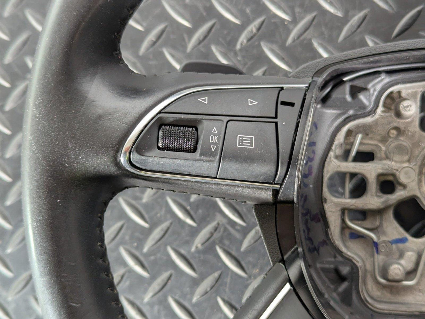 10-17 AUDI A8 4H GENUINE STEERING WHEEL 4H0419091AB