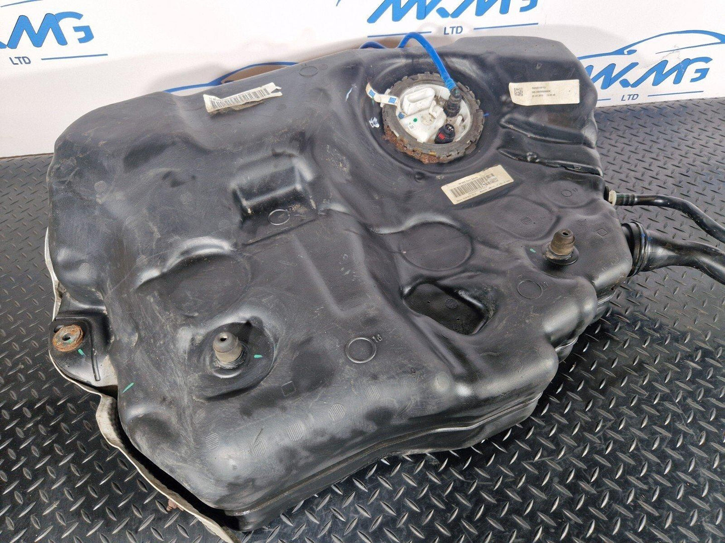 16-19 AUDI A4 B9 AVANT GENUINE PETROL ENGINE FUEL TANK 8W0201021CJ 8W02012WD