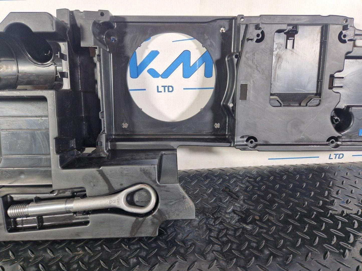 19-ON MERCEDES BENZ CLA C118 GENUINE BOOT TRIM TOOL KIT TRAY HOLDER A1778900800