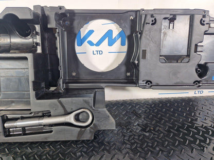 19-ON MERCEDES BENZ CLA C118 GENUINE BOOT TRIM TOOL KIT TRAY HOLDER A1778900800