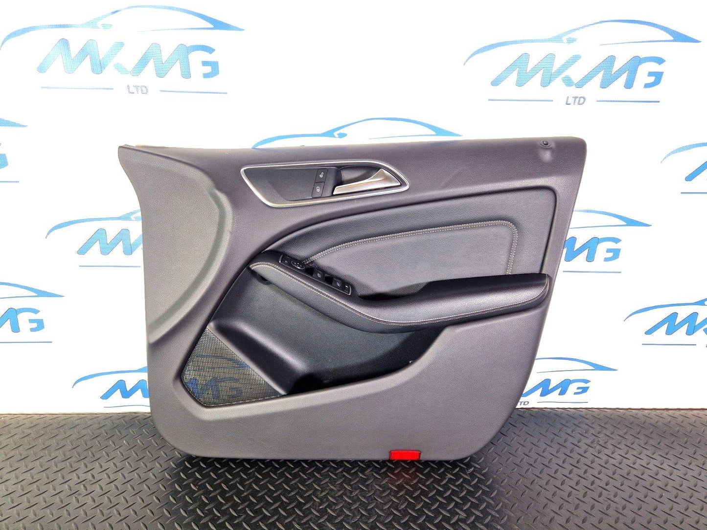 12-18 MERCEDES BENZ B-CLASS W246 GENUINE FRONT RIGHT DOOR CARD PANEL